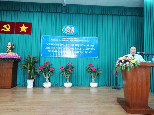 Lớp bồi dưỡng chính trị cho cán bộ quản lý, giáo viên, công nhân viên hè 2018
